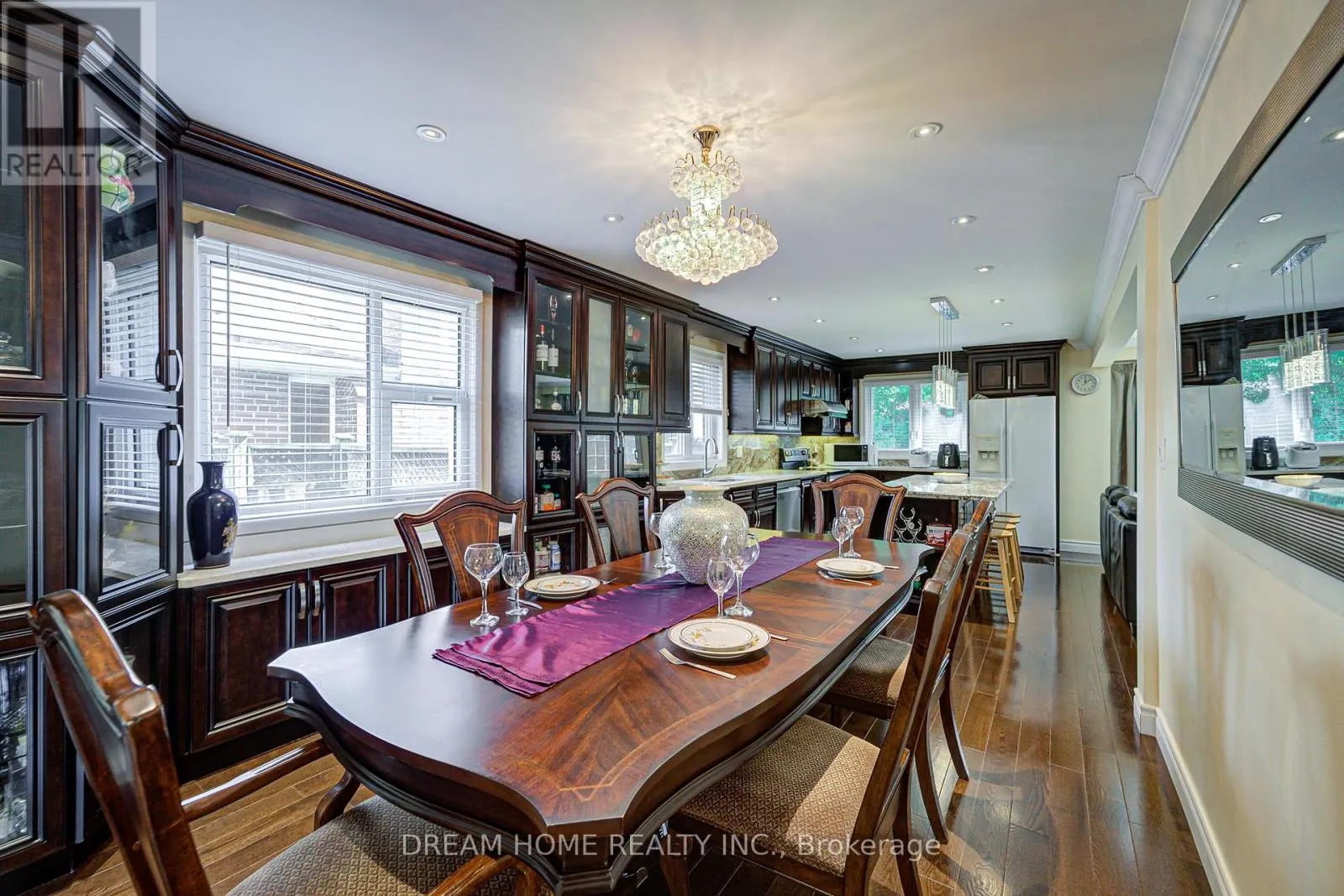 811 HUNTINGWOOD DRIVE