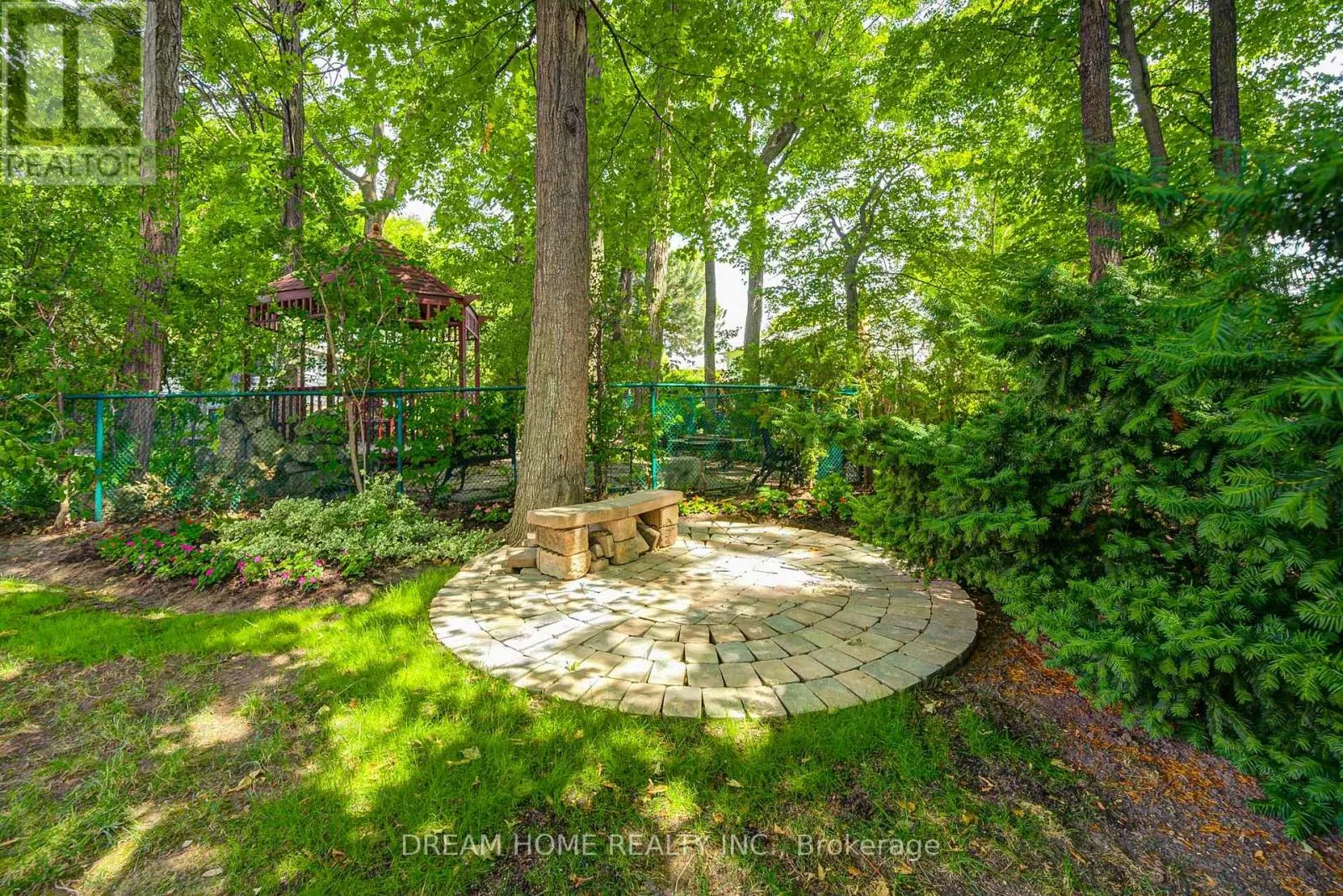 811 HUNTINGWOOD DRIVE