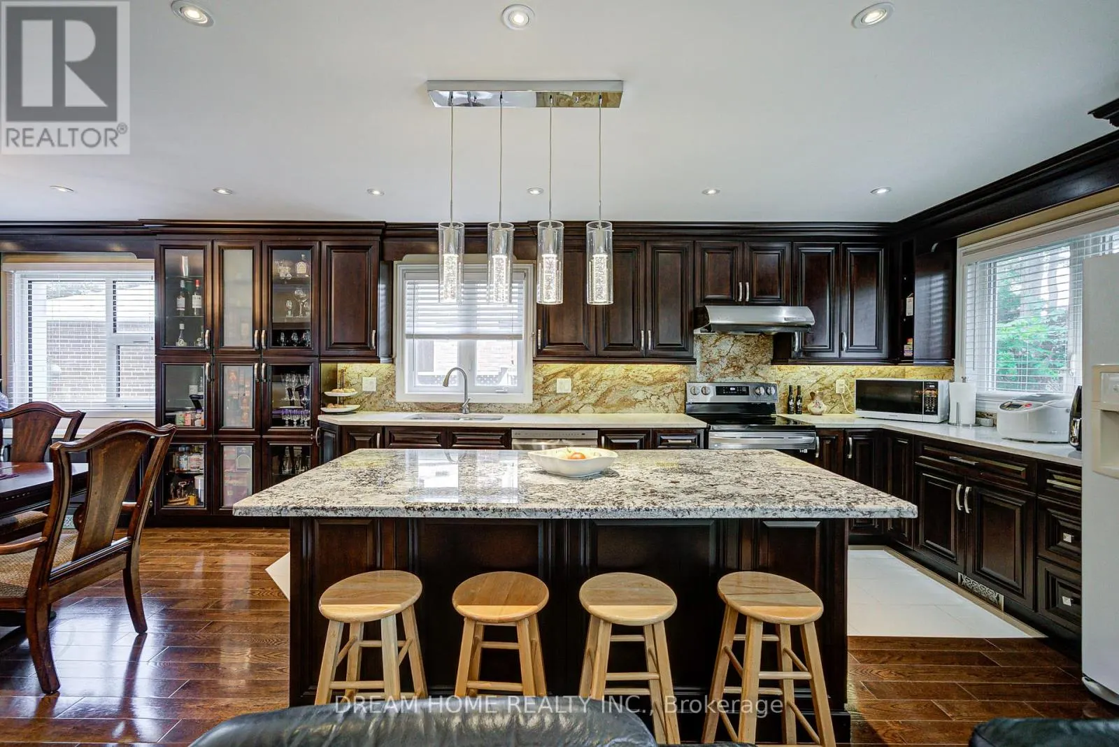 811 HUNTINGWOOD DRIVE