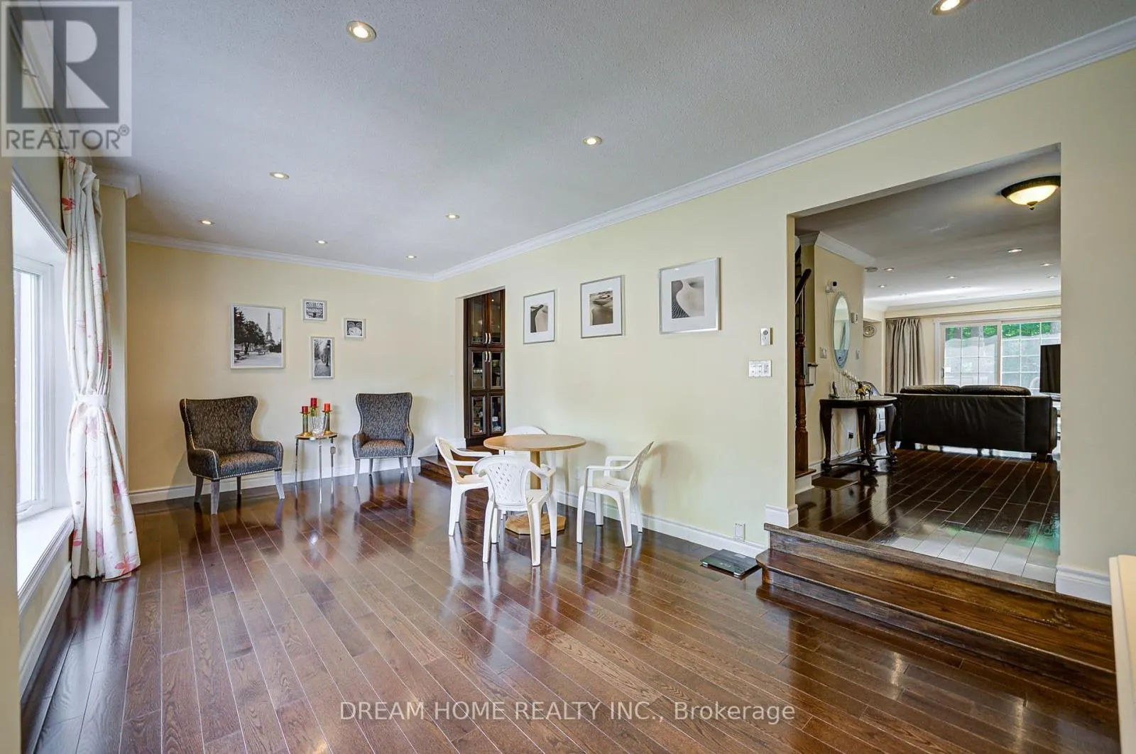 811 HUNTINGWOOD DRIVE