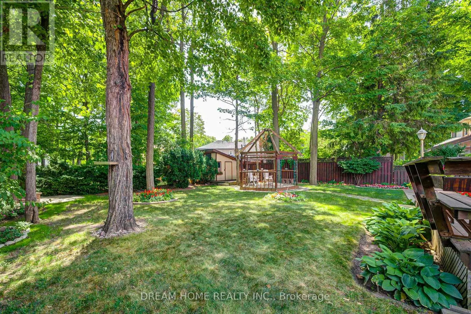 811 HUNTINGWOOD DRIVE