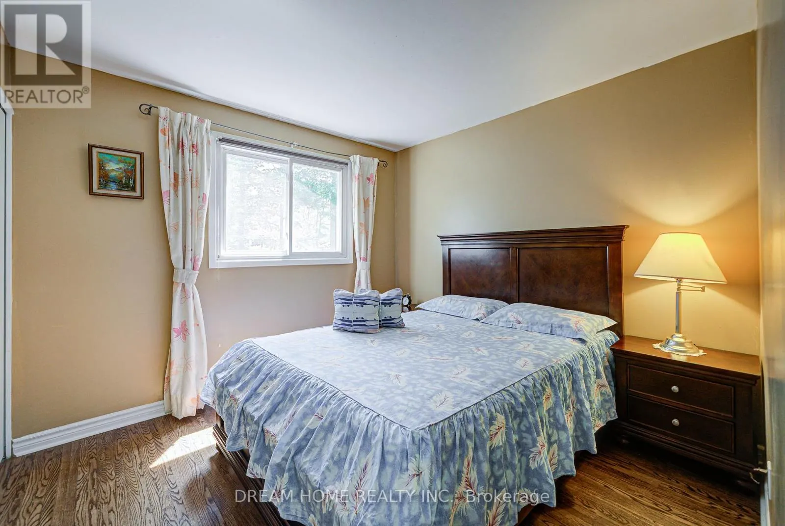811 HUNTINGWOOD DRIVE