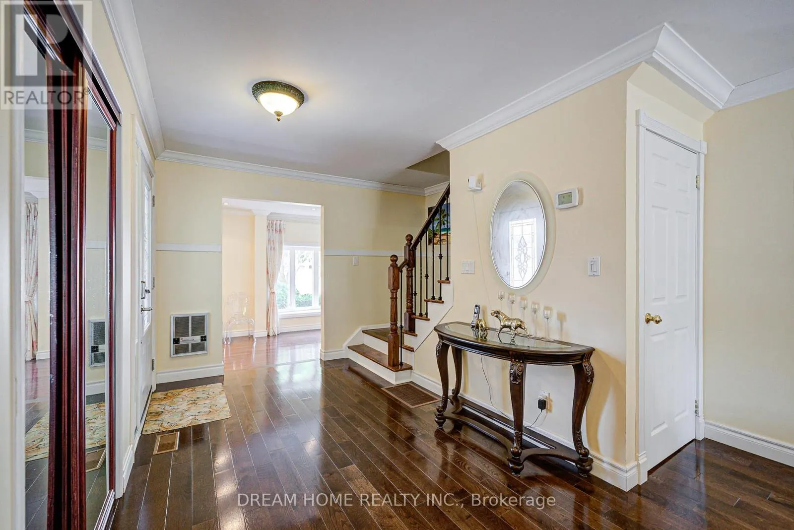 811 HUNTINGWOOD DRIVE