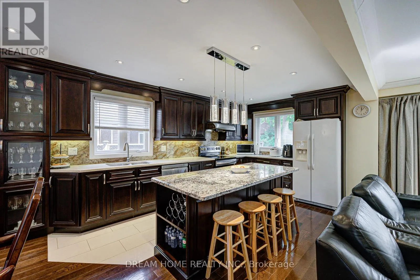 811 HUNTINGWOOD DRIVE
