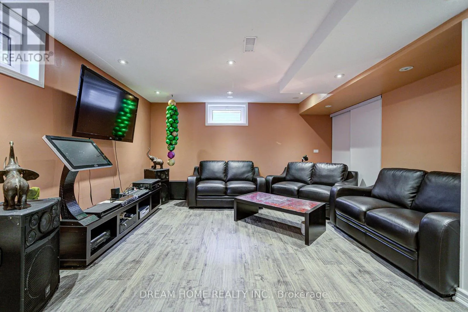 811 HUNTINGWOOD DRIVE