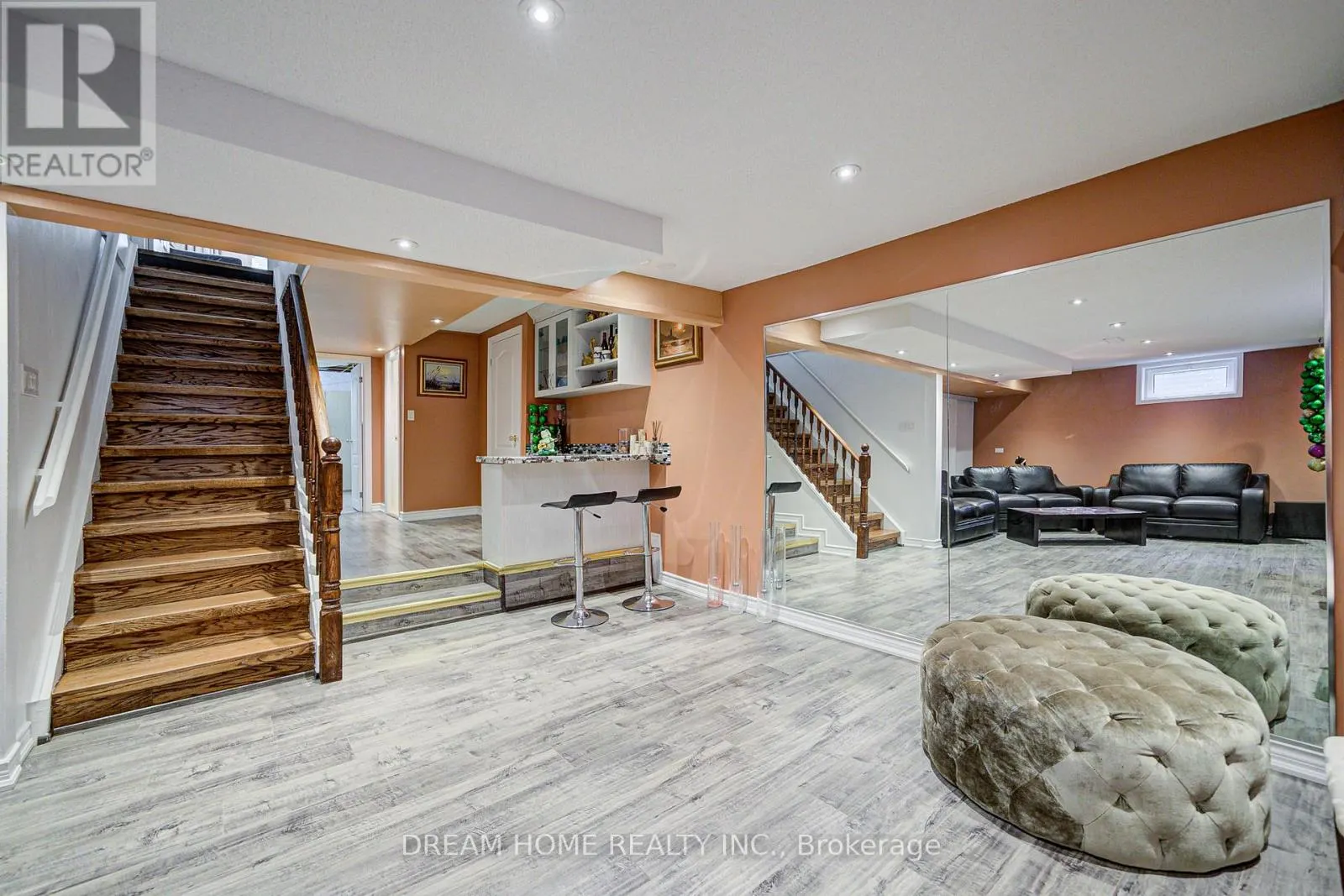 811 HUNTINGWOOD DRIVE