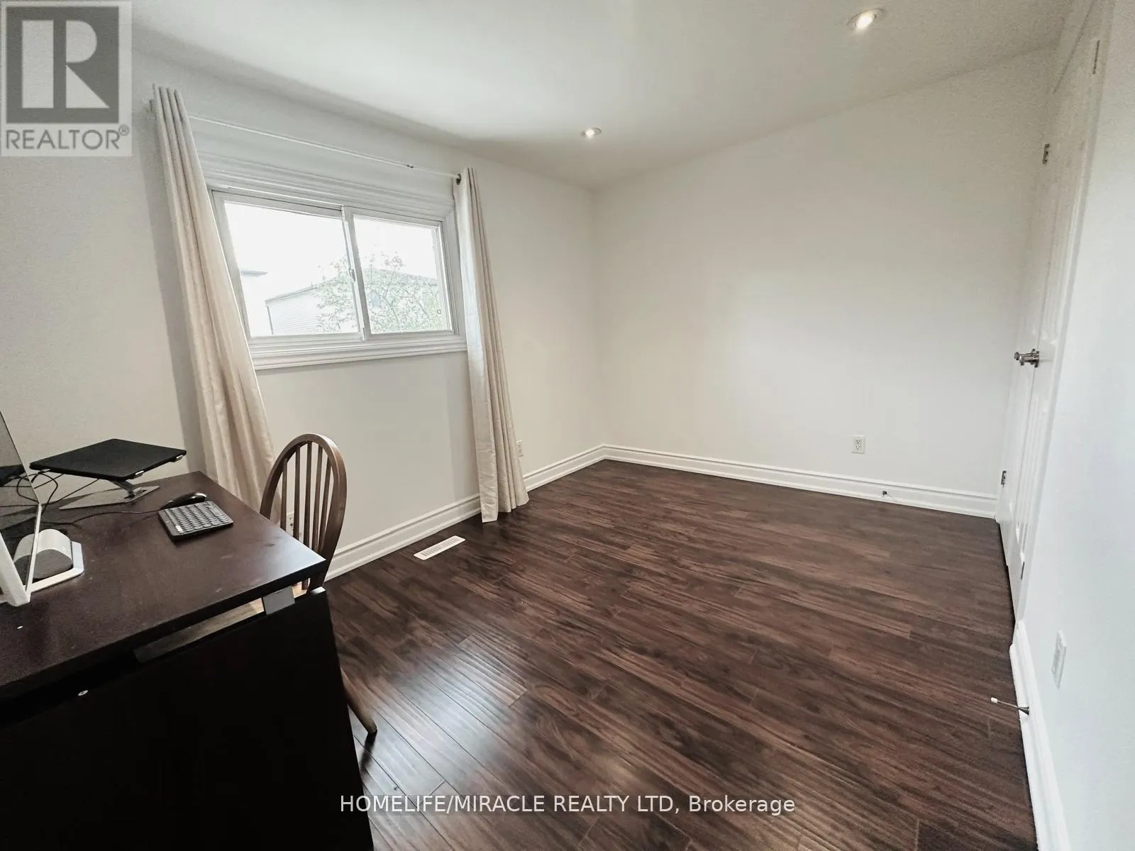 9 MARESFIELD DRIVE N