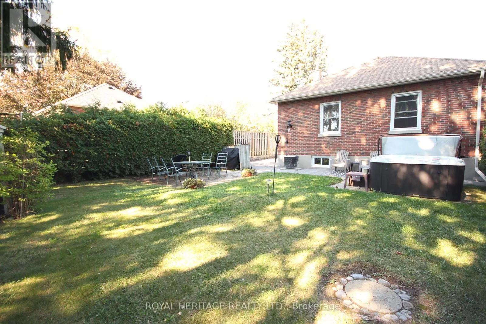 373 COLBORNE STREET E