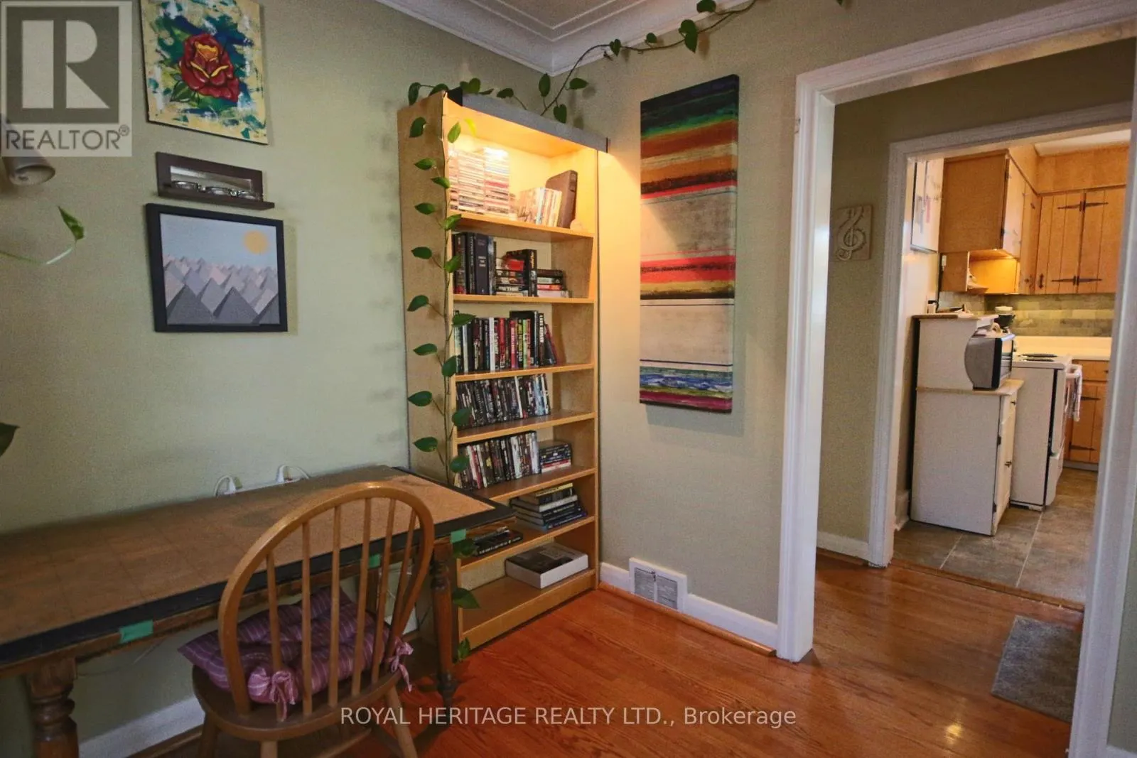 373 COLBORNE STREET E