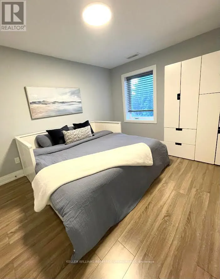 2 LEAGROVE CRESCENT