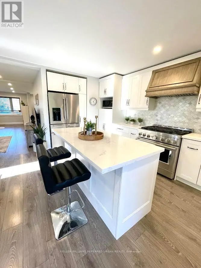 2 LEAGROVE CRESCENT