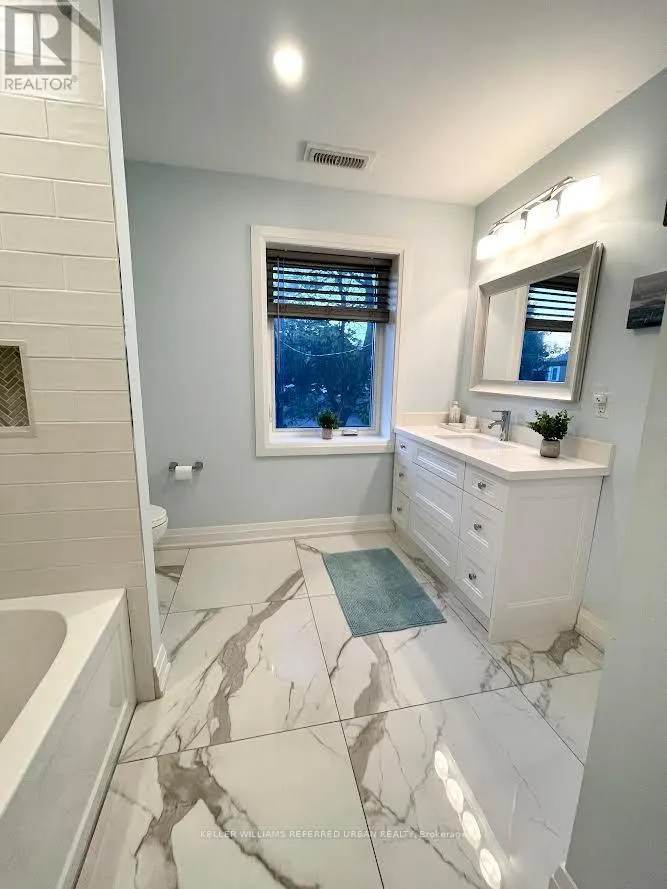 2 LEAGROVE CRESCENT