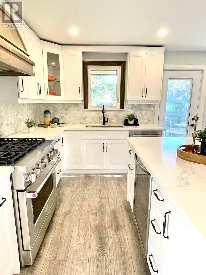 2 LEAGROVE CRESCENT