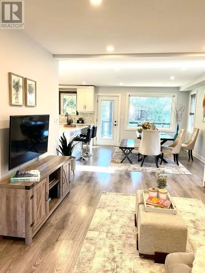 2 LEAGROVE CRESCENT