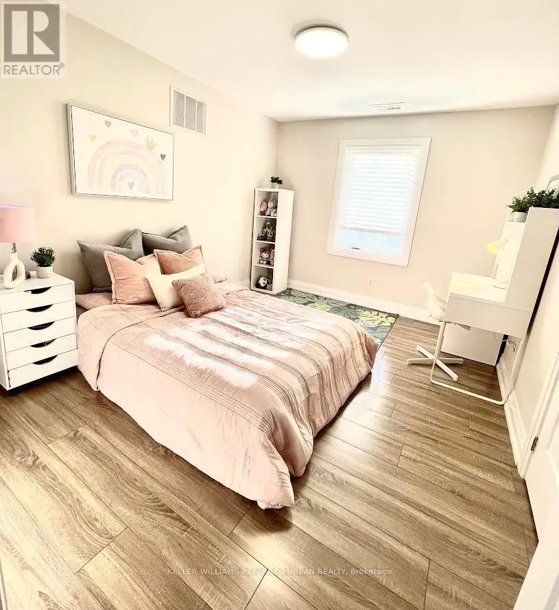 2 LEAGROVE CRESCENT