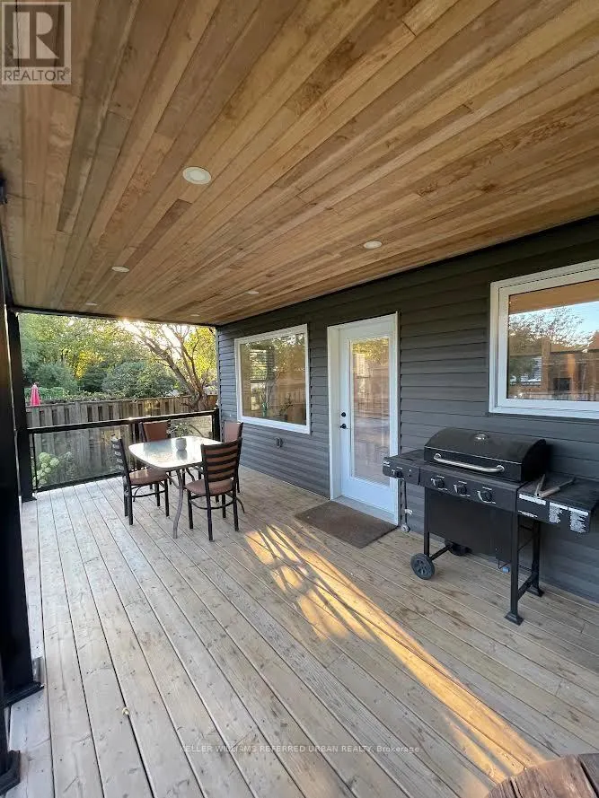 2 LEAGROVE CRESCENT