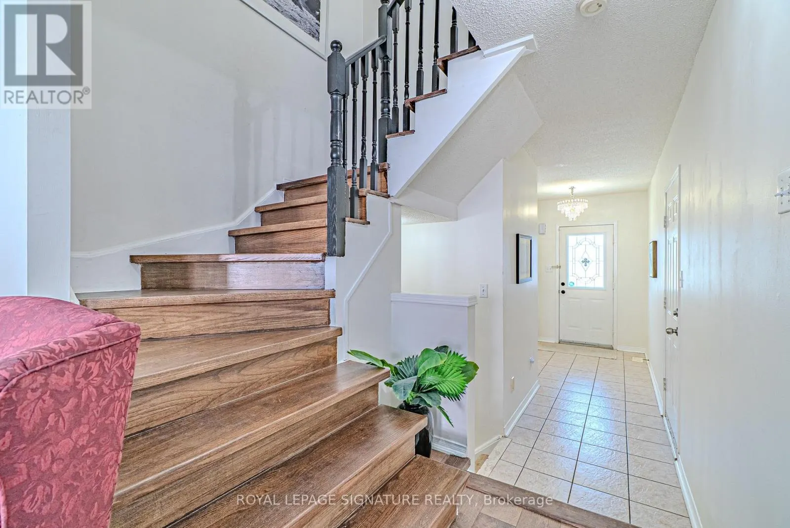 100 STOKELY CRESCENT