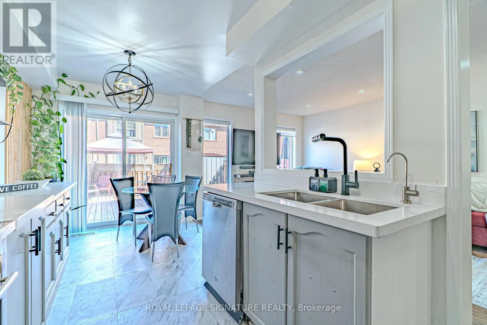 100 STOKELY CRESCENT