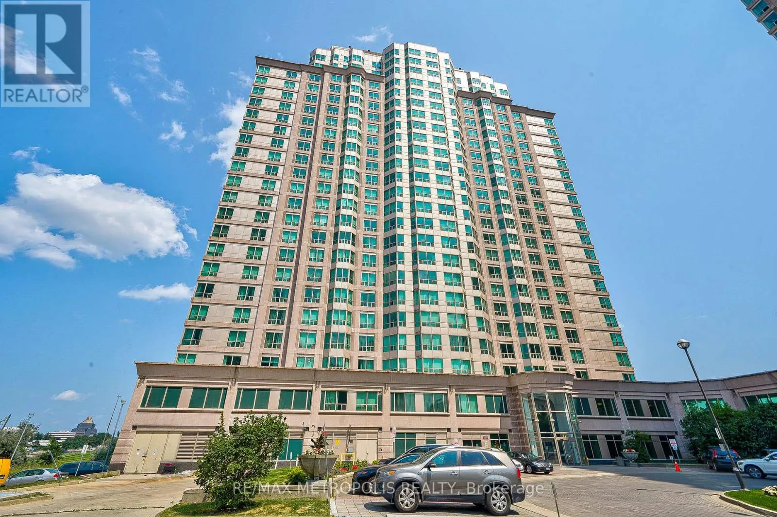 PH109 - 11 LEE CENTRE DRIVE