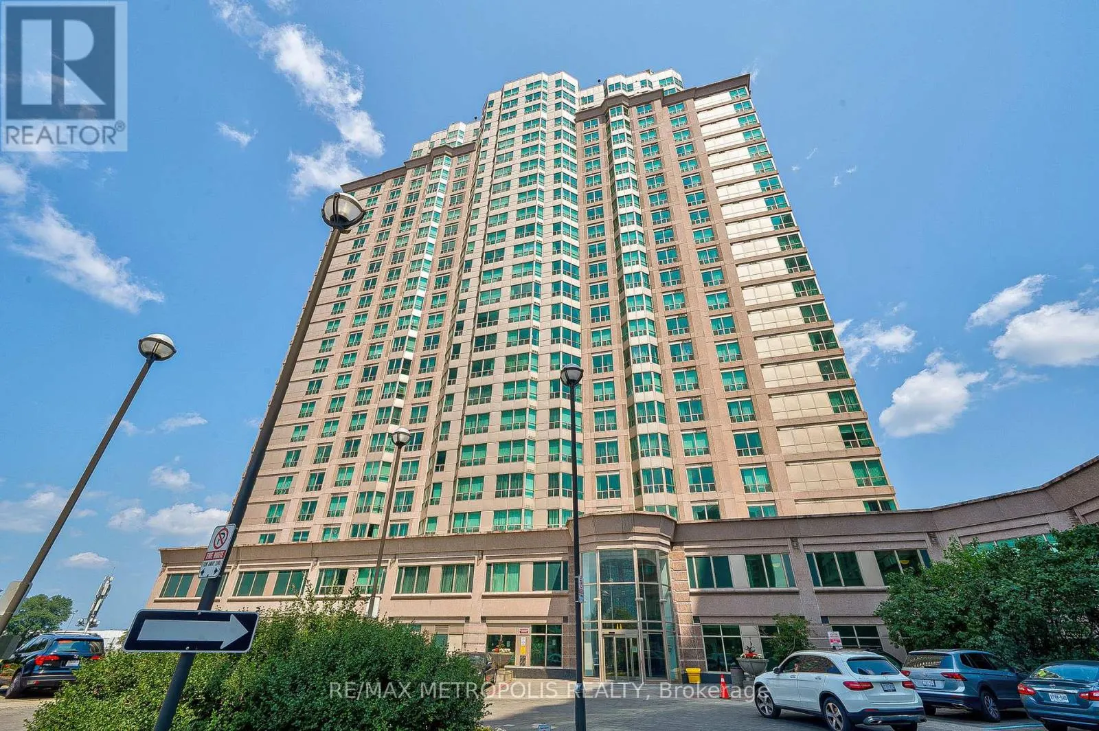 PH109 - 11 LEE CENTRE DRIVE