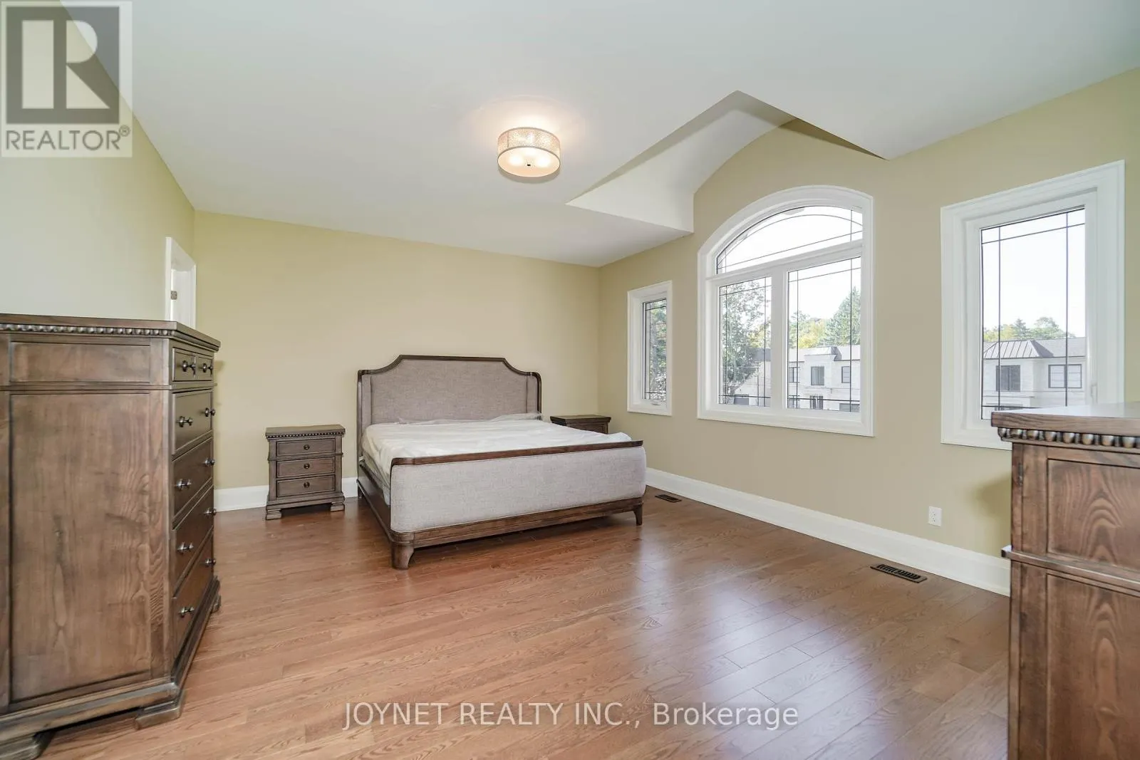 535 ROUGEMOUNT DRIVE