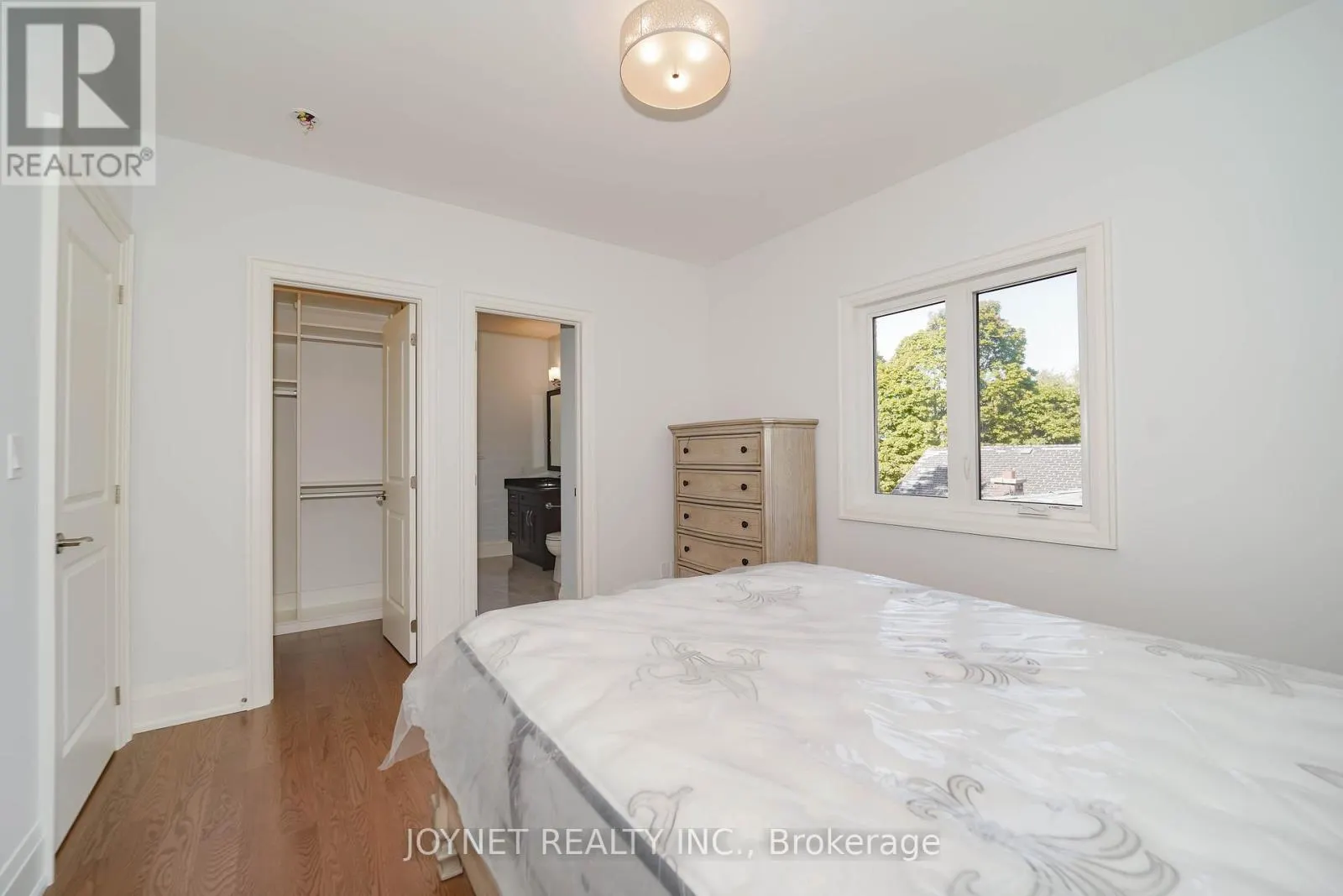535 ROUGEMOUNT DRIVE