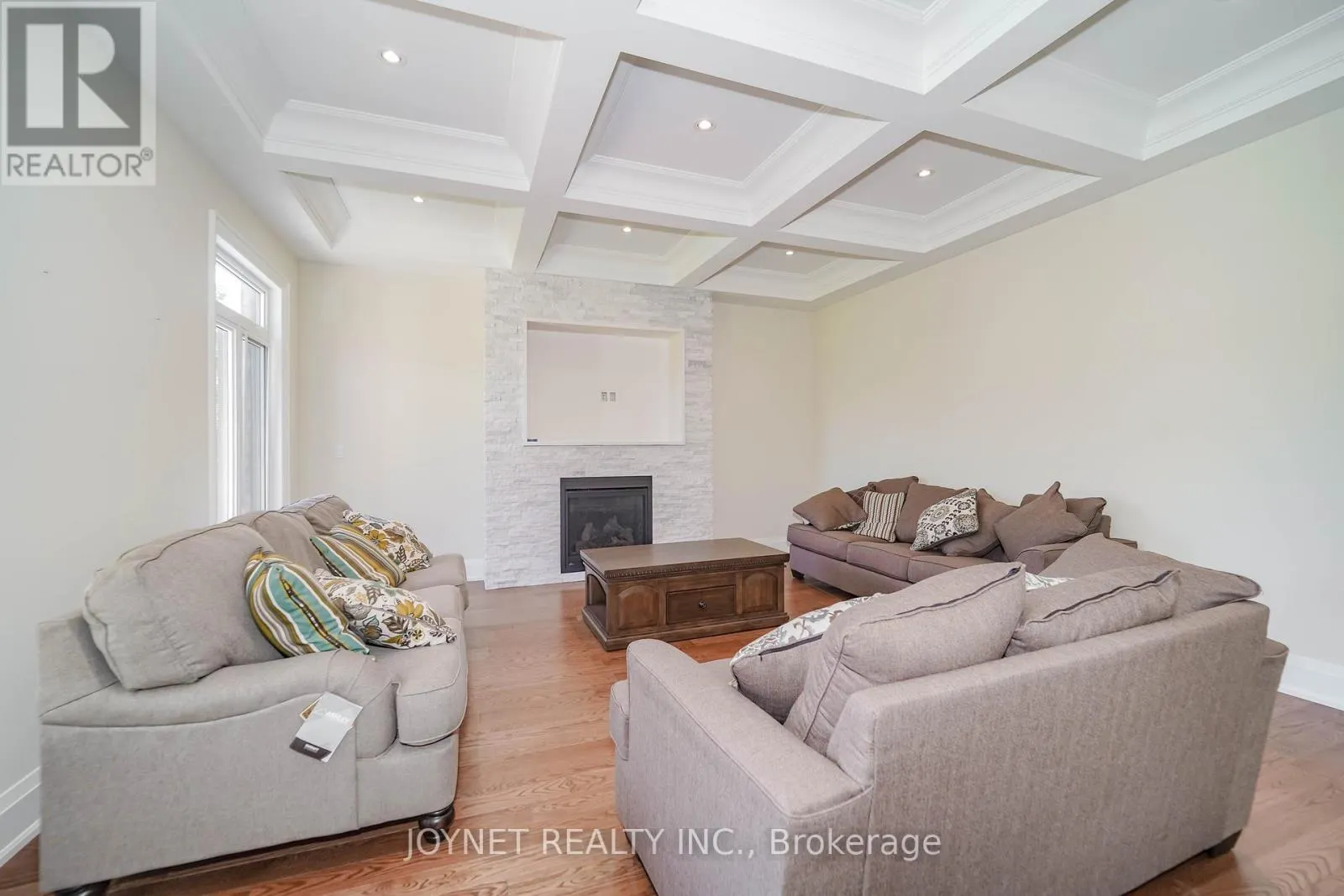 535 ROUGEMOUNT DRIVE