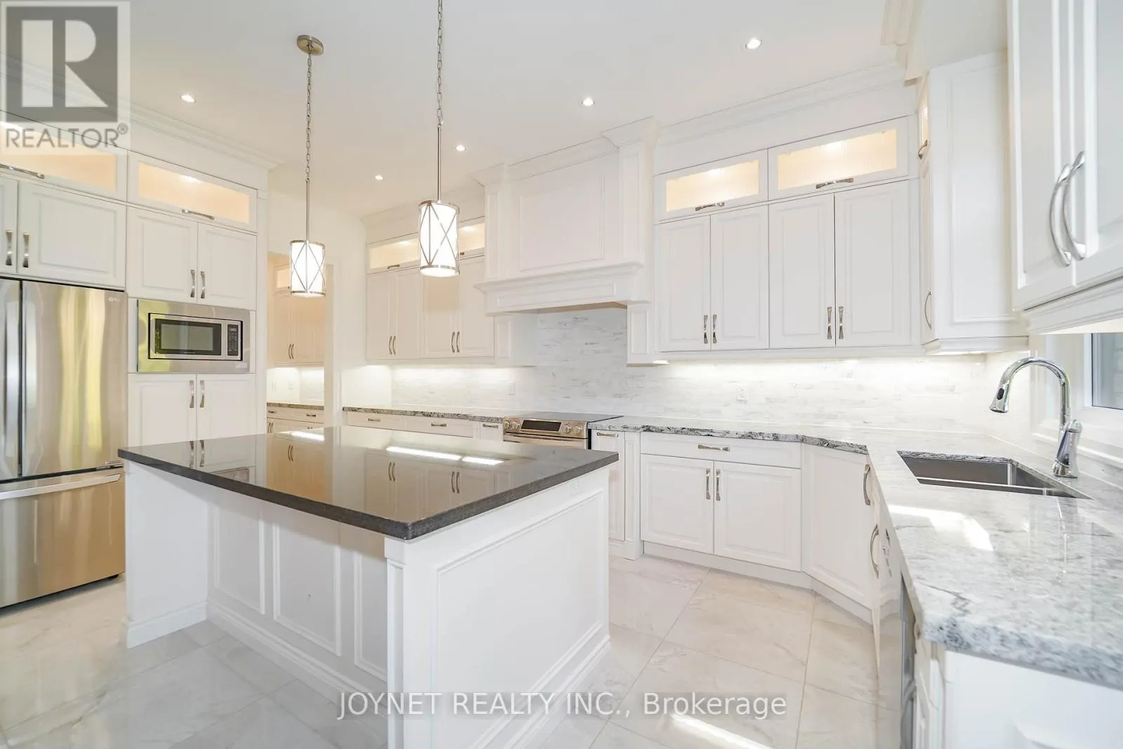 535 ROUGEMOUNT DRIVE