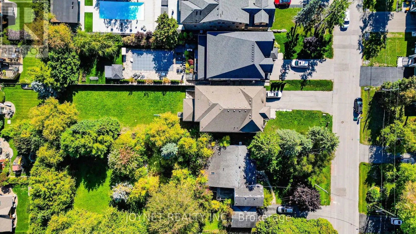 535 ROUGEMOUNT DRIVE