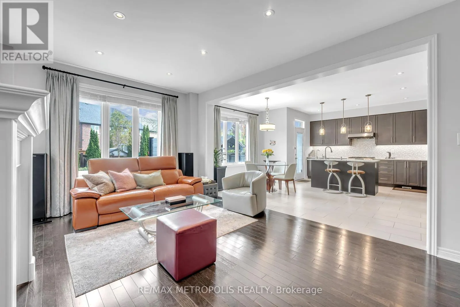 15 RUMBELLOW CRESCENT