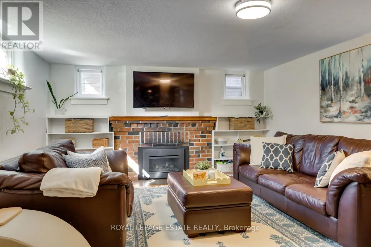 25 FERNCROFT DRIVE