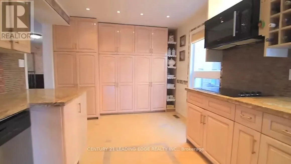 47 HEWITT CRESCENT E