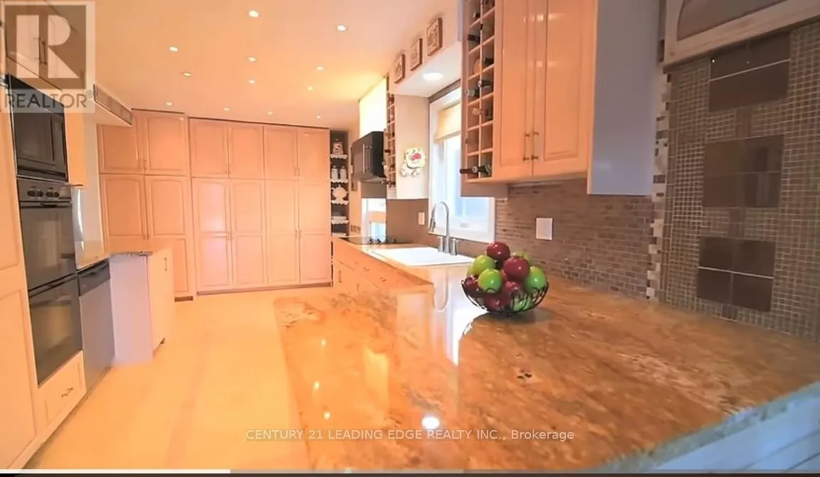 47 HEWITT CRESCENT E