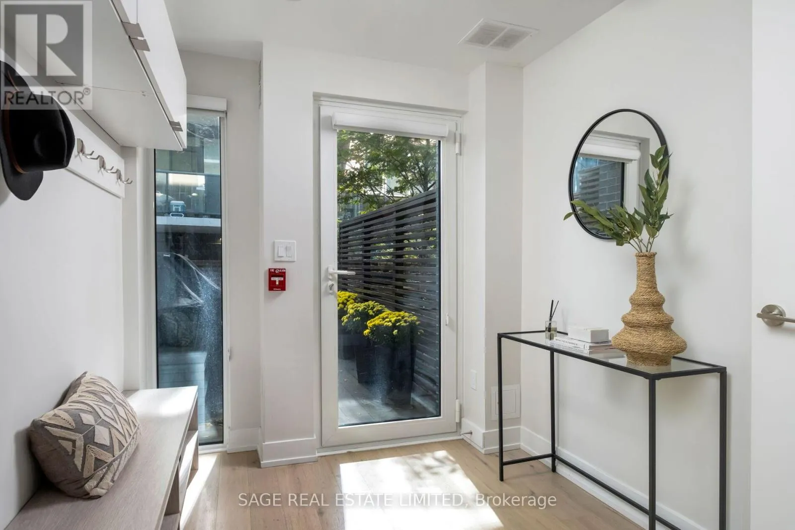 TH01 - 1331 QUEEN STREET E