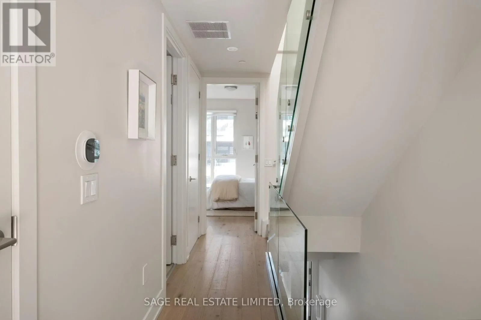 TH01 - 1331 QUEEN STREET E