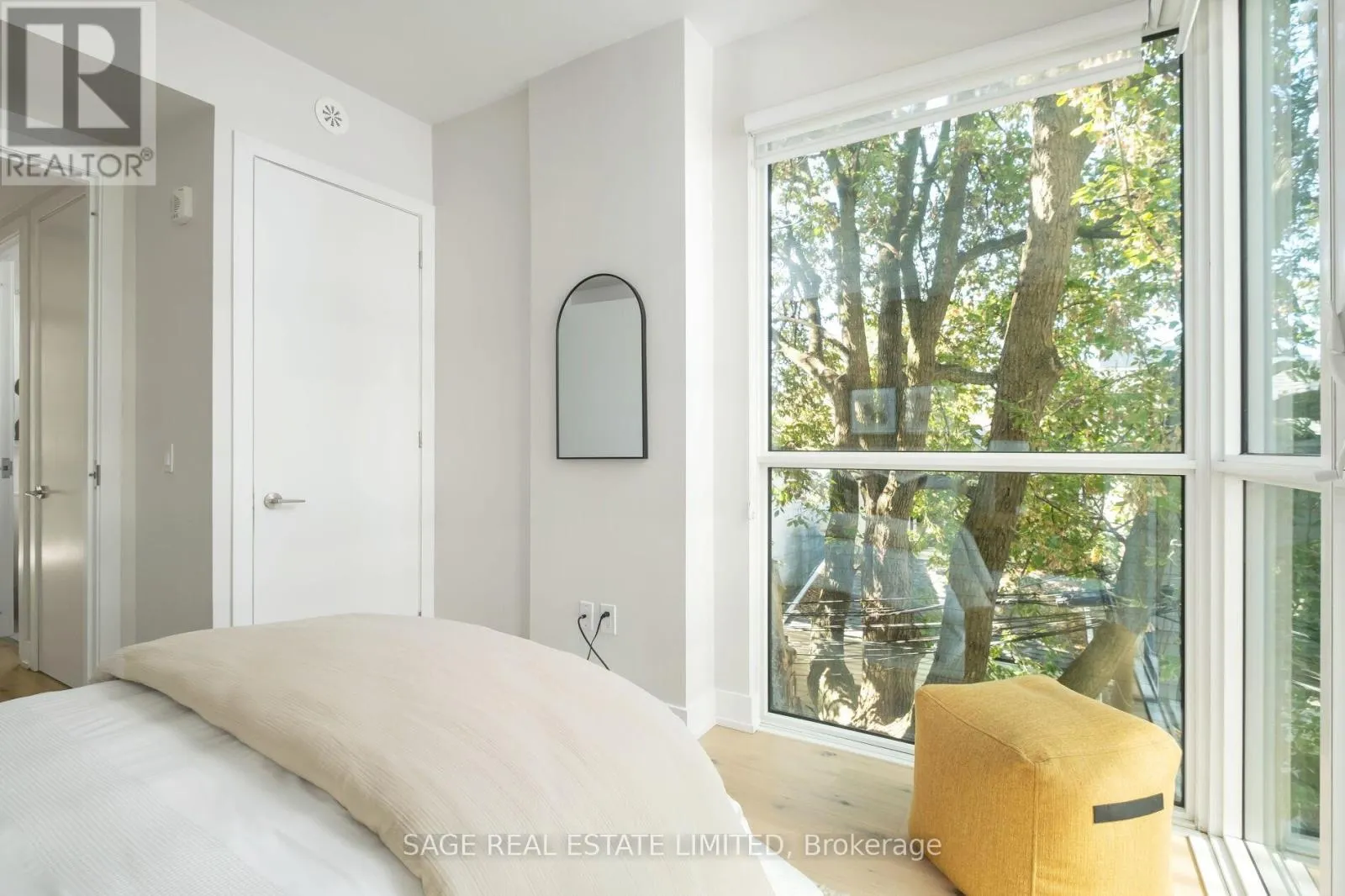 TH01 - 1331 QUEEN STREET E