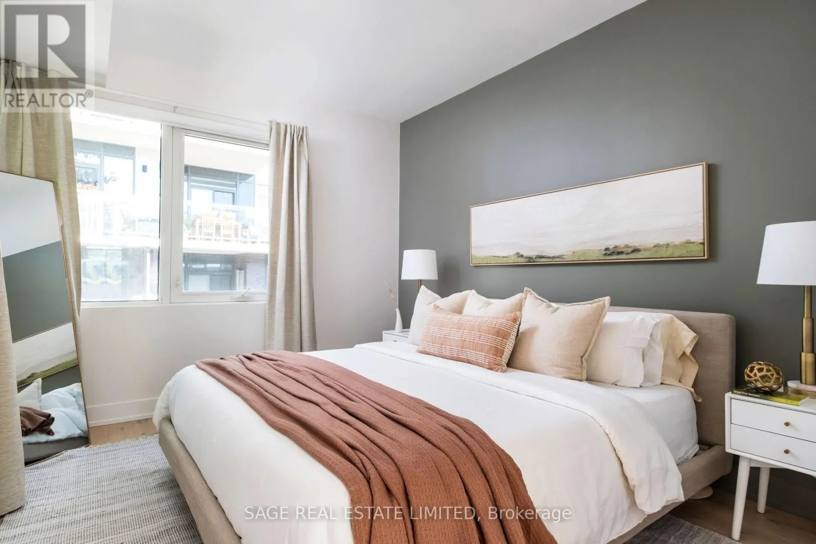 TH01 - 1331 QUEEN STREET E