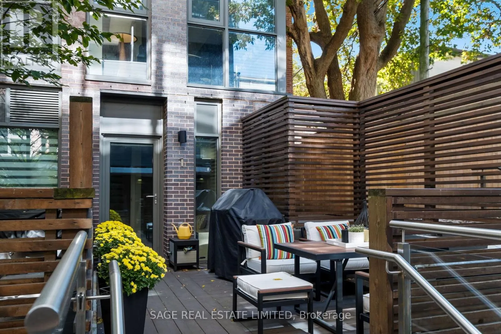 TH01 - 1331 QUEEN STREET E