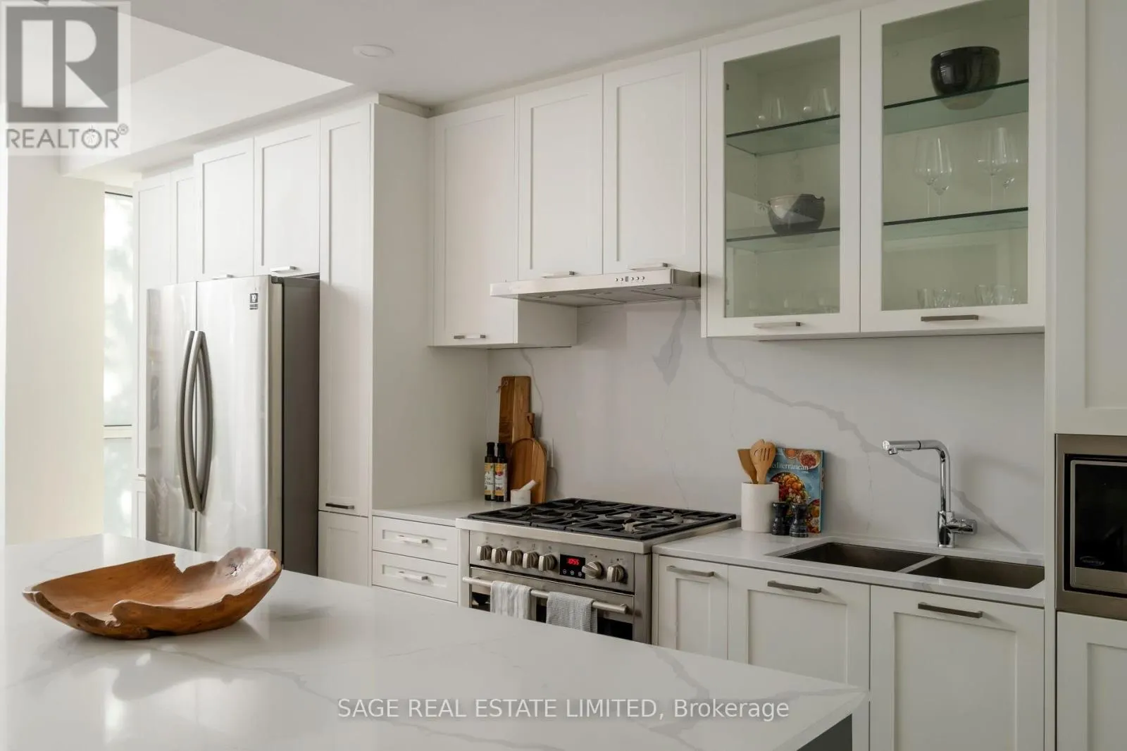 TH01 - 1331 QUEEN STREET E