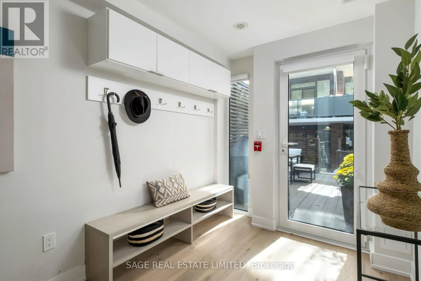 TH01 - 1331 QUEEN STREET E