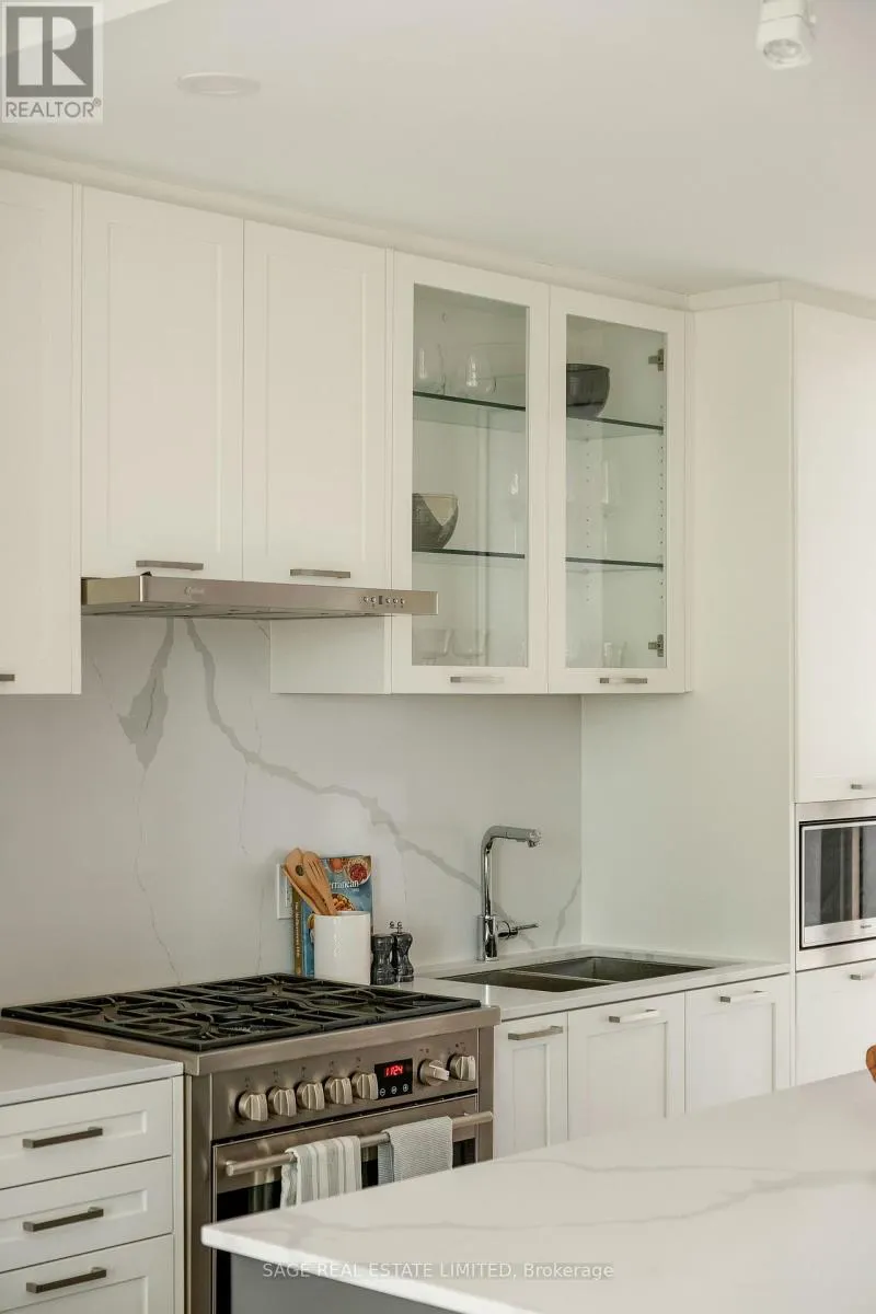 TH01 - 1331 QUEEN STREET E