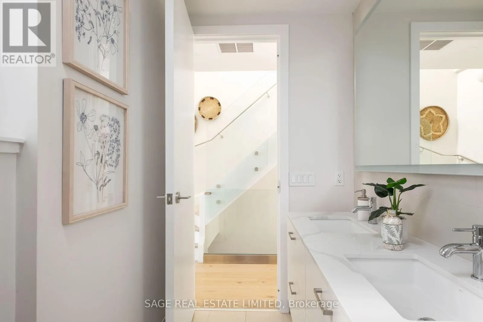 TH01 - 1331 QUEEN STREET E