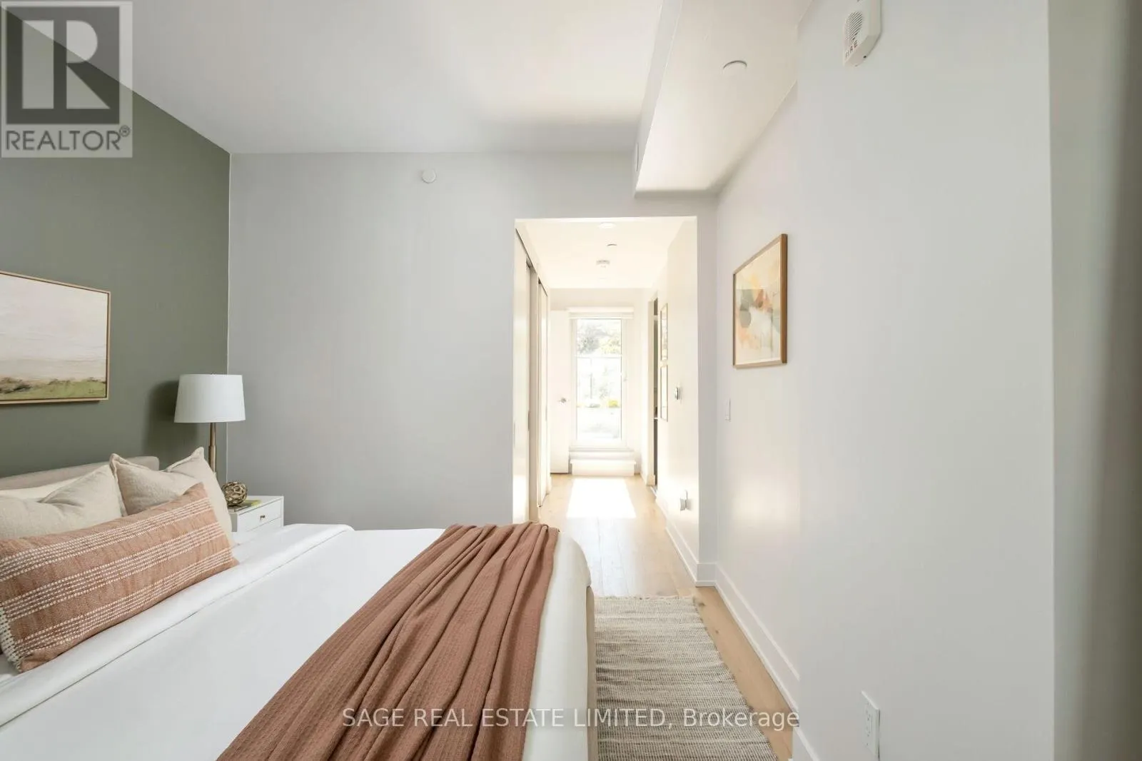 TH01 - 1331 QUEEN STREET E