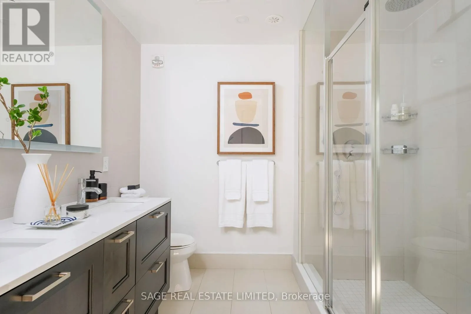 TH01 - 1331 QUEEN STREET E