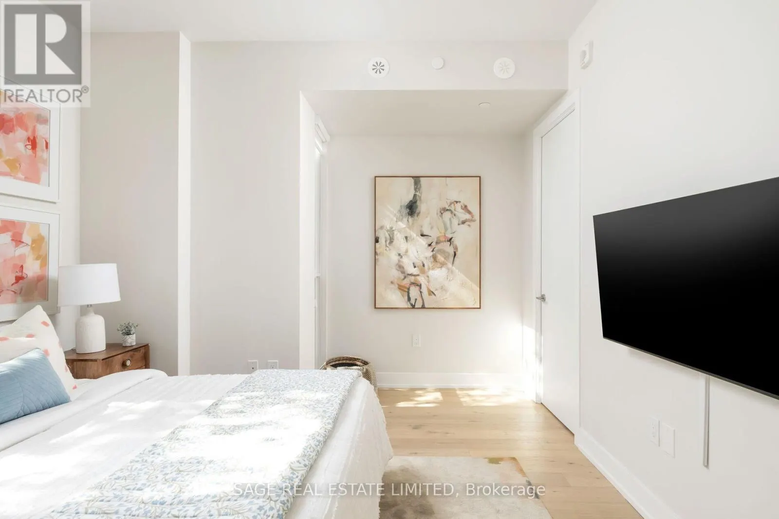 TH01 - 1331 QUEEN STREET E