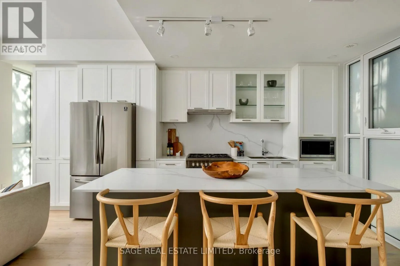 TH01 - 1331 QUEEN STREET E