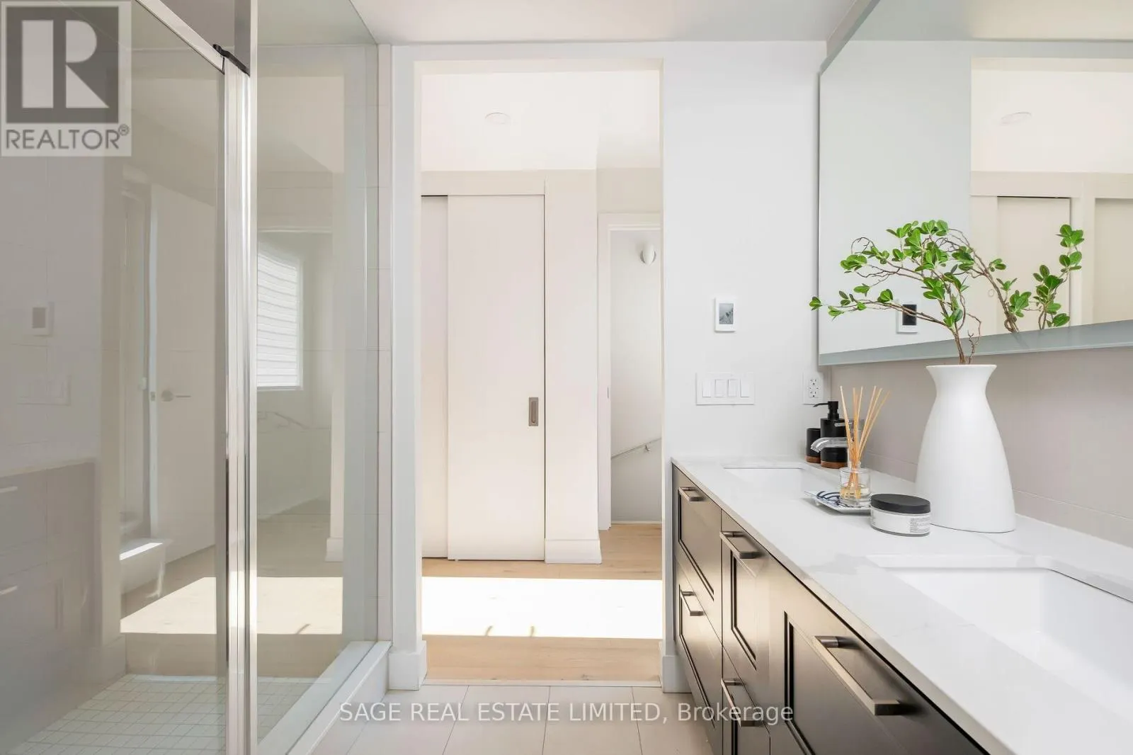 TH01 - 1331 QUEEN STREET E