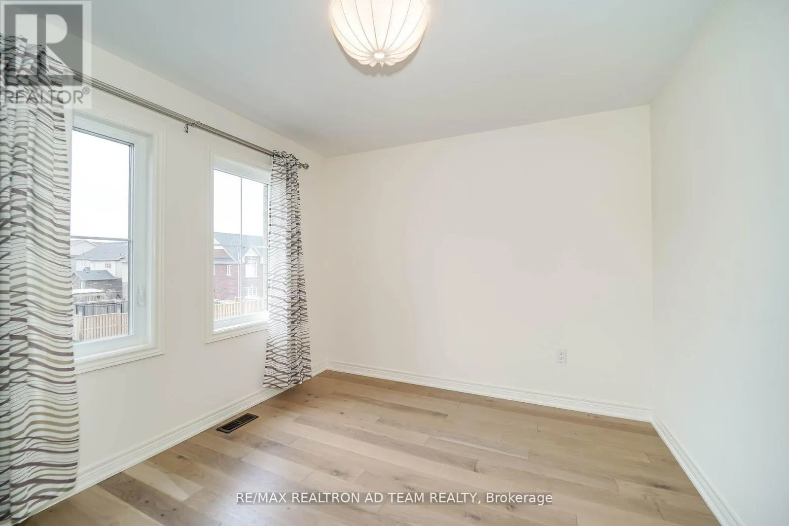 127 COURTNEY STREET