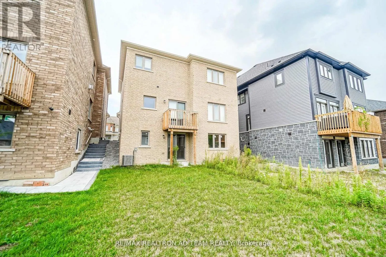 127 COURTNEY STREET