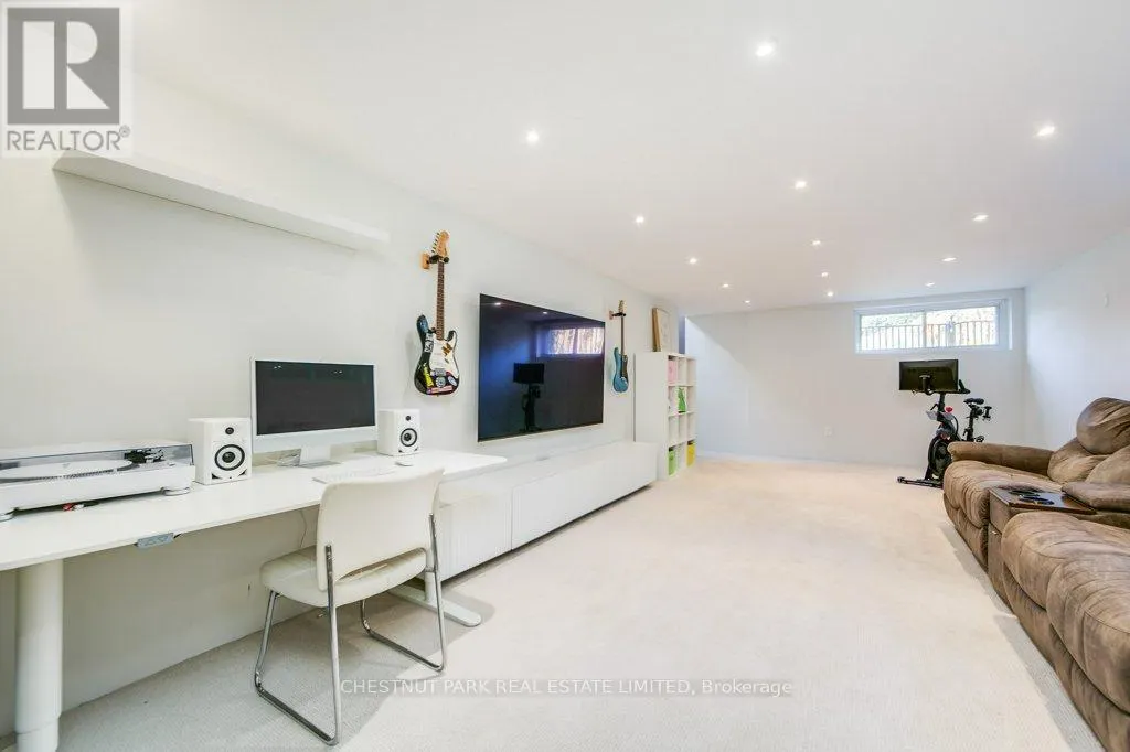 44 BROOKRIDGE DRIVE